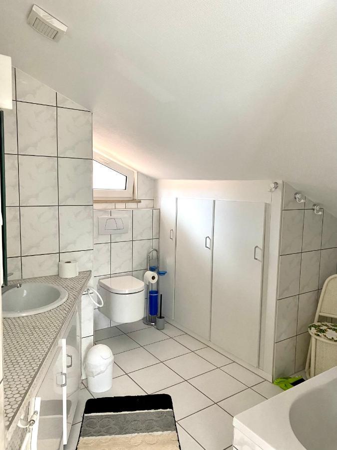 Möblierte Wohnung mit Internet - Zwischen Bielefeld und Paderborn Schloß Holte-Stukenbrock Exterior foto